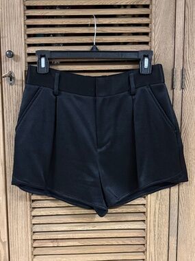 Alice and Olivia Black Pleated Satin Shorts Size 2 NWT